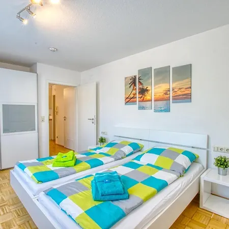 Adina & Nadine Guenthner In Kreis Boeblingen Apartment *