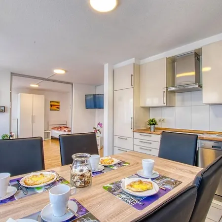 Adina & Nadine Guenthner In Kreis Boeblingen * Bondorf